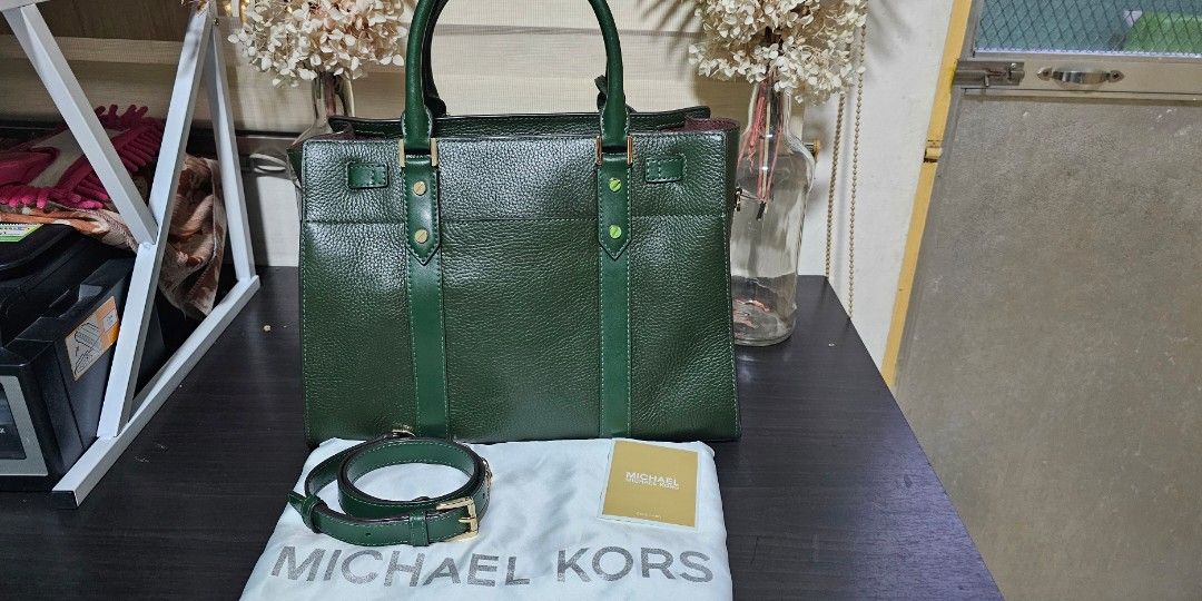 MK bag 2 way bag (Category: Shoulder Bags) located in Valenzuela. Submitted by simplespring (Listing ID 1331307938, Image 2). Description: Color : green Please see the photos for the condition Pm for other inquiries Thank you!.