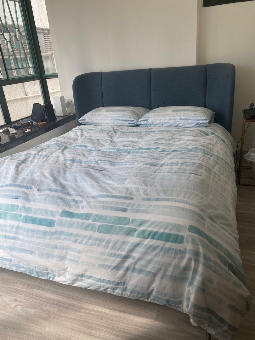 Queen bed + Simmons mattress, 傢俬＆家居, 傢俬, 床架及床褥 Carousell