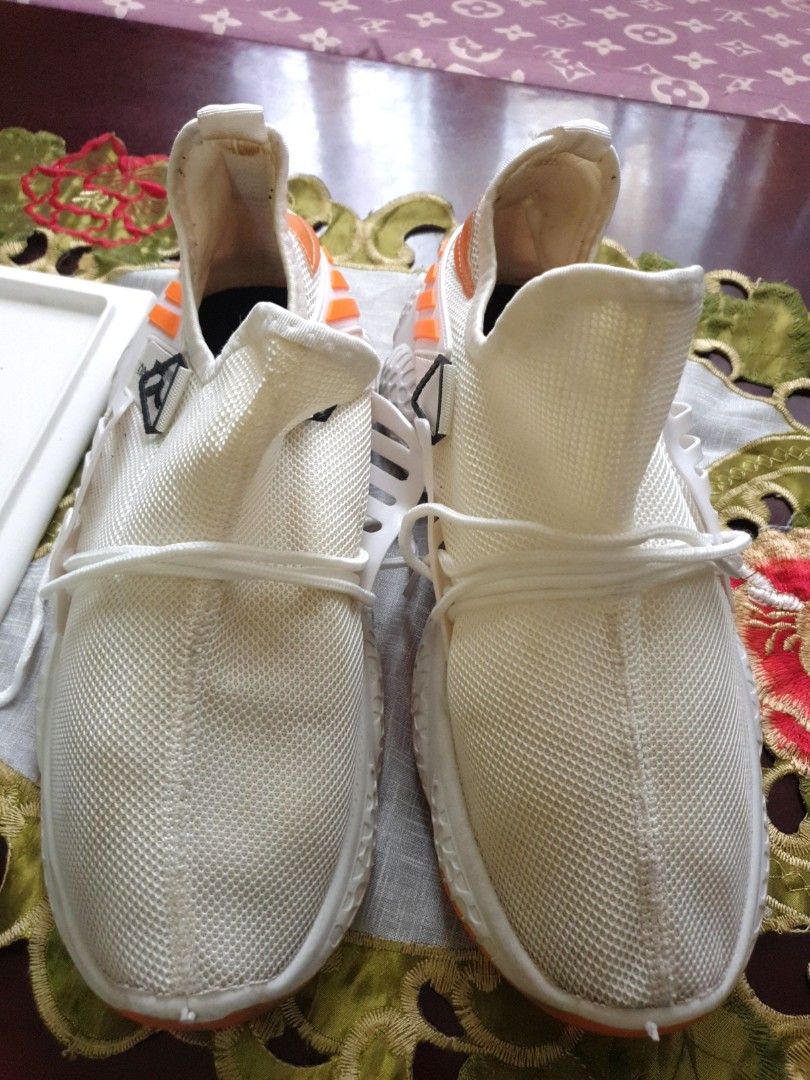 Rubber shoes (Category: Sneakers) located in Cavite. Submitted by assortedbymickeymouse (Listing ID 1331284181, Image 1). Description: S: 43 no flaws sign of usage.