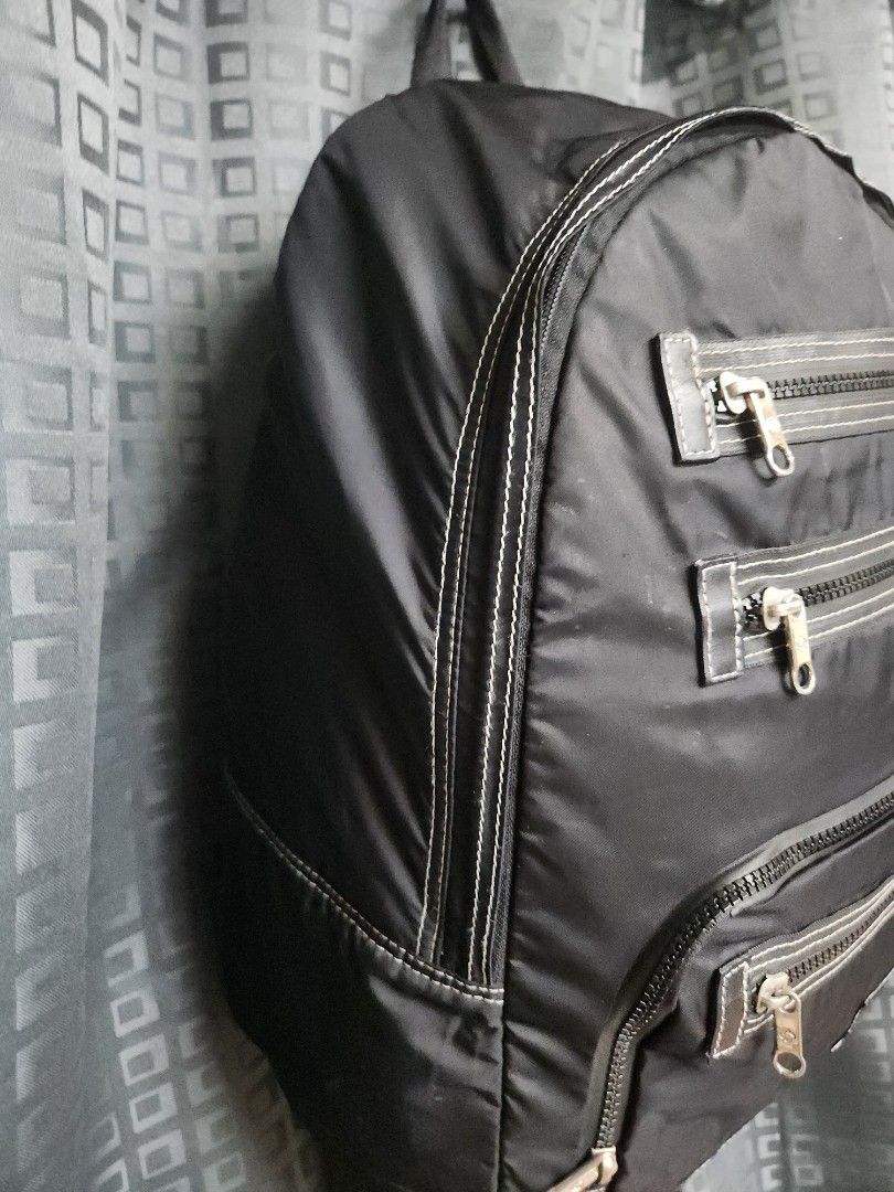 SAMSONITE backpack nylon lightweight (Category: Backpacks) located in Taguig. Submitted by starbucksph (Listing ID 1331283979, Image 3). Description: SAMSONITE RED nylon lightweight backpack fits up to 14in laptop lightweight padded straps for extra comfort 3 easy access zip at the front.