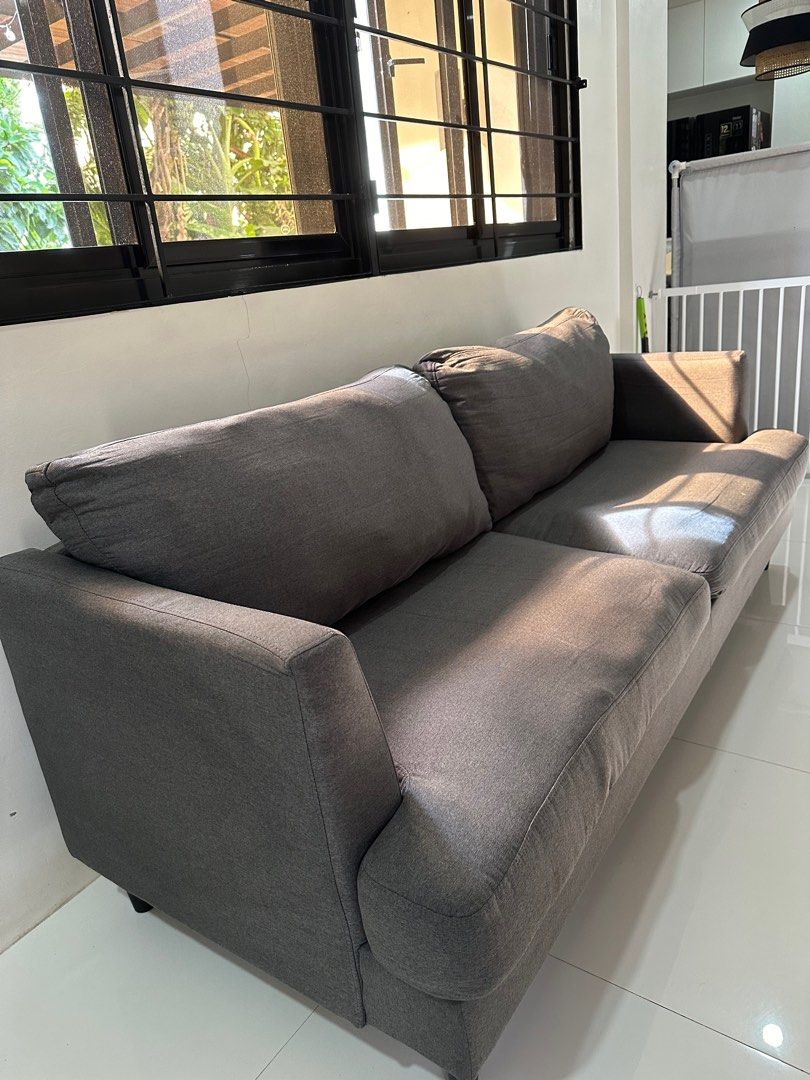 Sofa with free cover (Category: Sofas) located in Malolos. Submitted by tiyesa (Listing ID 1331248402, Image 1). Description: .