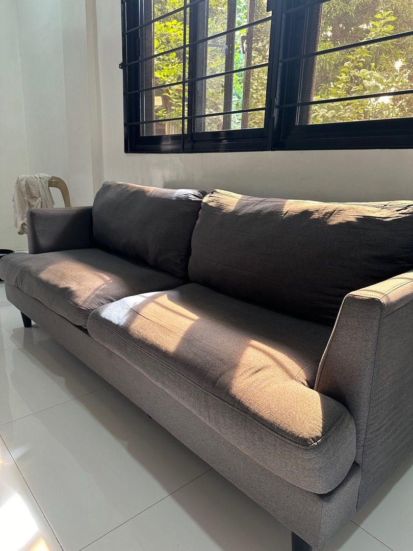 Sofa with free cover (Category: Sofas) located in Malolos. Submitted by tiyesa (Listing ID 1331248402, Image 2). Description: .