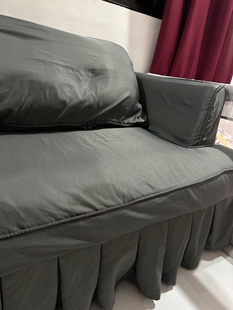 Sofa with free cover (Category: Sofas) located in Malolos. Submitted by tiyesa (Listing ID 1331248402, Image 3). Description: .