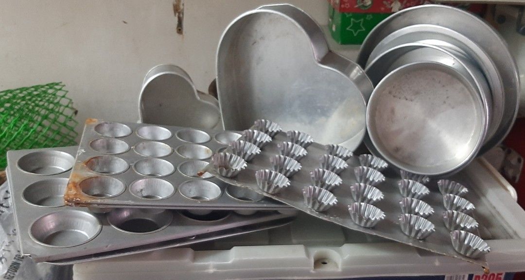 Take All Bakewares (20pcs) (Category: Bakeware) located in Paranaque City. Submitted by tsentiatsen (Listing ID 1331295815, Image 1). Description: last photo is Freebies.