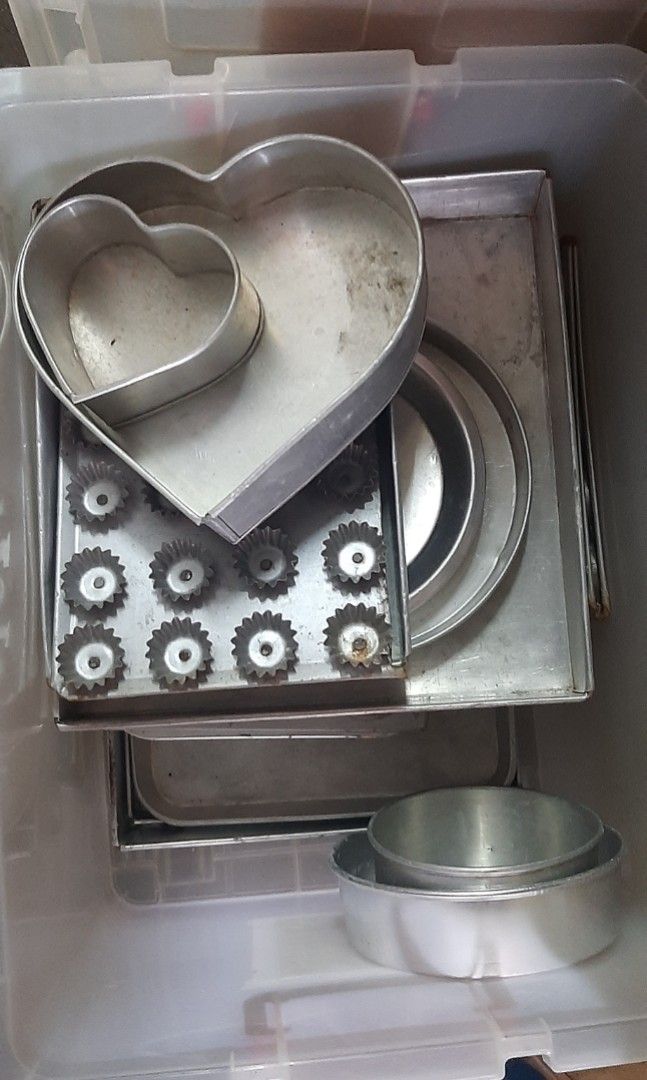 Take All Bakewares (20pcs) (Category: Bakeware) located in Paranaque City. Submitted by tsentiatsen (Listing ID 1331295815, Image 3). Description: last photo is Freebies.
