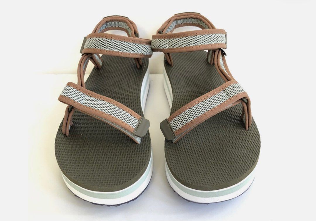 TEVA OLIVE FLATFORM UNIVERSAL MESH PRINT SANDALS Women s Fashion Footwear Sandals on Carousell