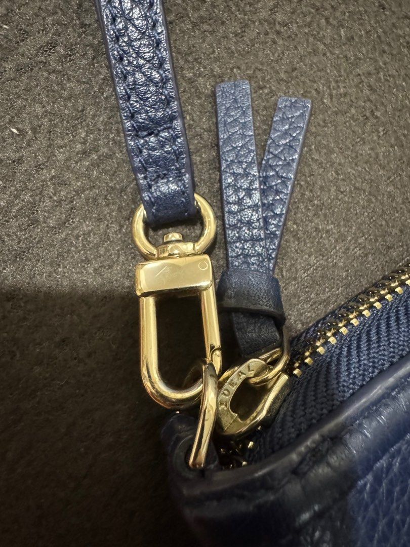 Tory Burch Wallet (Category: Luxury Bags & Wallets) located in Mandaluyong City. Submitted by colin_ (Listing ID 1331379680, Image 2). Description: .