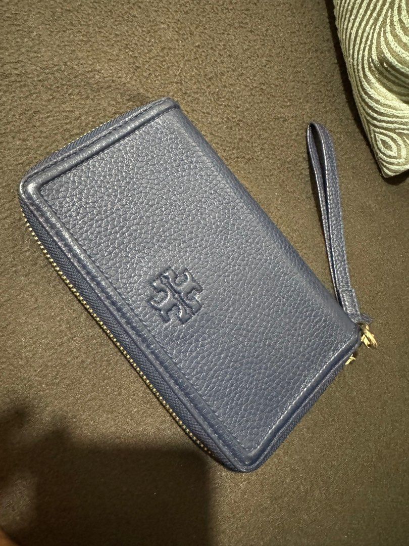 Tory Burch Wallet (Category: Luxury Bags & Wallets) located in Mandaluyong City. Submitted by colin_ (Listing ID 1331379680, Image 1). Description: .