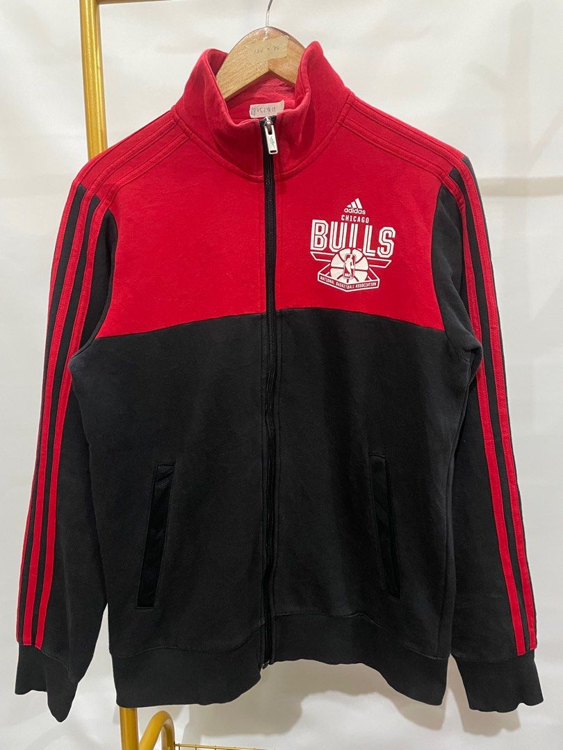 tracktop adidas x nba chicago bulls, Fesyen Pria, Pakaian Atasan
