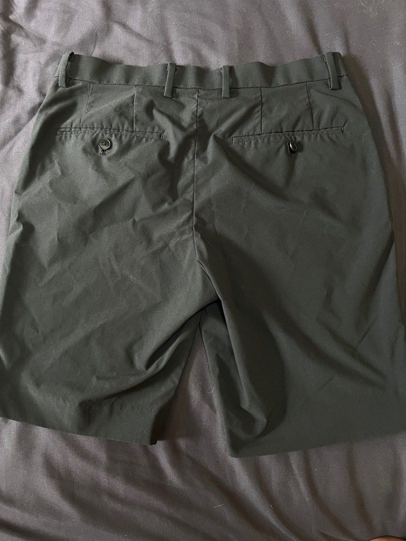 Uniqlo Miracle Air Shorts (Category: Shorts) located in Quezon City. Submitted by carlSELL (Listing ID 1331247925, Image 2). Description: Size: S (Length 45cm) Color: Black Condition: Used 2x RFS: Not used anymore Dimension: Length: 17.7in Inner inseam: 8.6in.