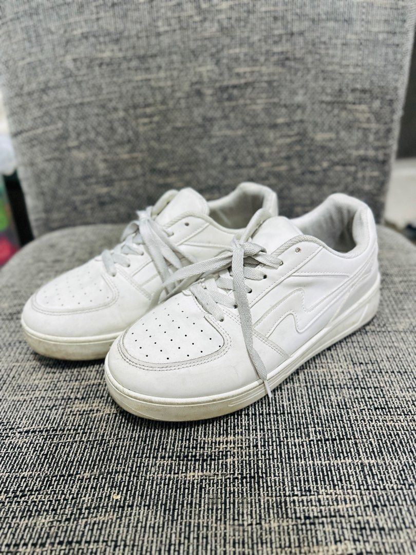 Penshoppe white shoes store