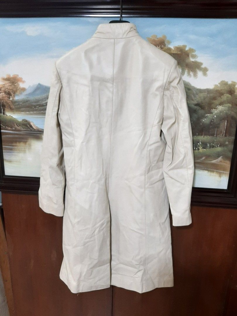 Winter Jacket (Category: Coats, Jackets and Outerwear) located in Singapore. Submitted by chrism1234 (Listing ID 1331363905, Image 2). Description: Hardly used hence selling it. Still in good condition. Looks like leather (sheep skin)..