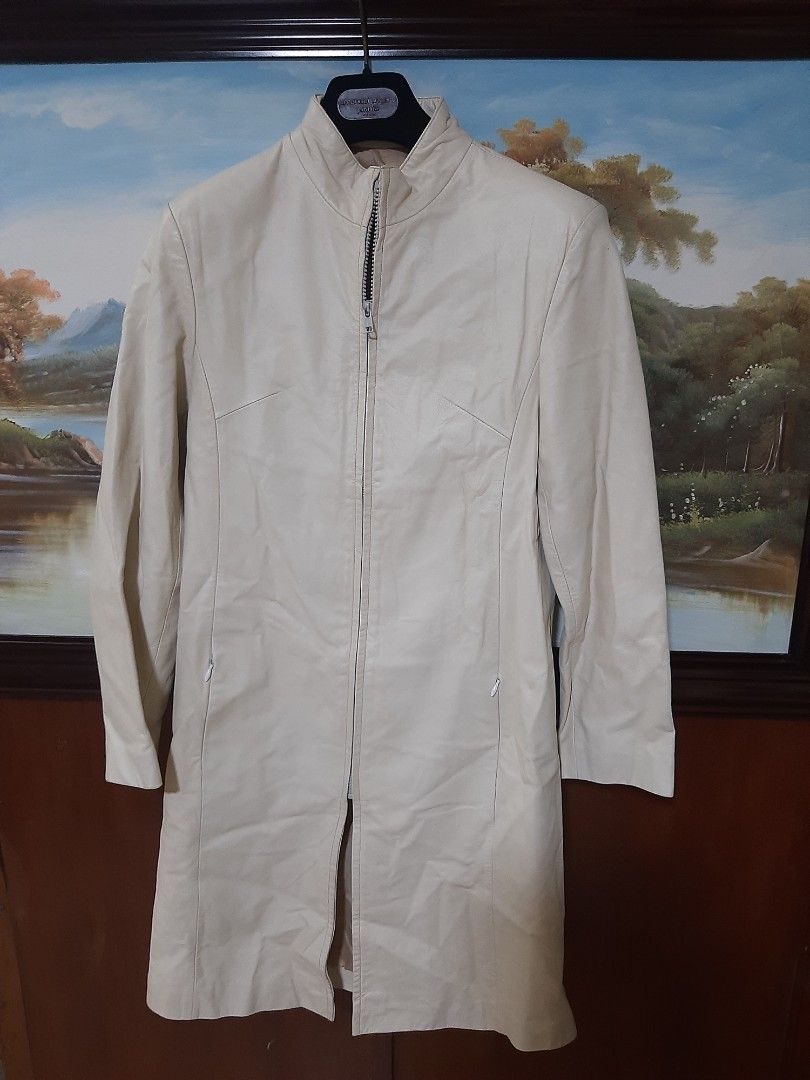 Winter Jacket (Category: Coats, Jackets and Outerwear) located in Singapore. Submitted by chrism1234 (Listing ID 1331363905, Image 1). Description: Hardly used hence selling it. Still in good condition. Looks like leather (sheep skin)..