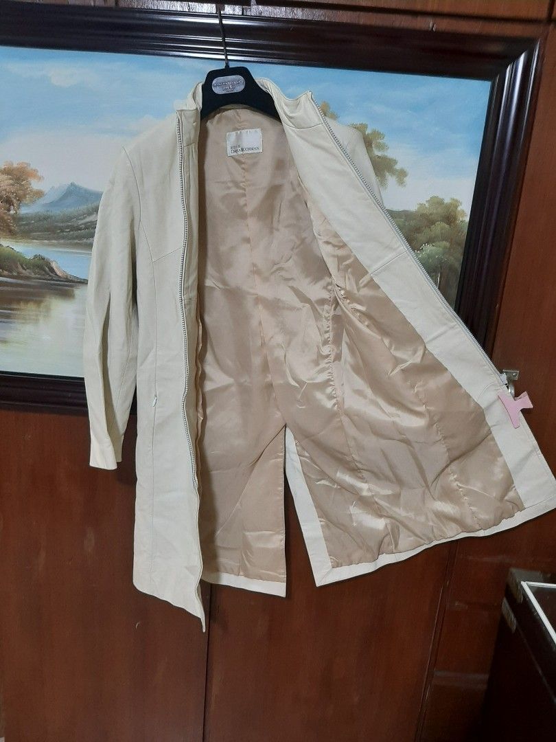 Winter Jacket (Category: Coats, Jackets and Outerwear) located in Singapore. Submitted by chrism1234 (Listing ID 1331363905, Image 3). Description: Hardly used hence selling it. Still in good condition. Looks like leather (sheep skin)..
