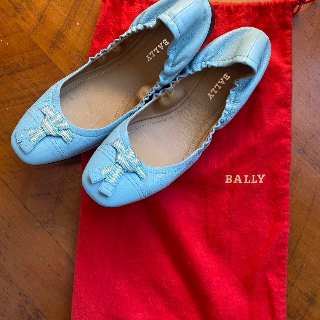 Bally Switzerland light baby blue vintage coquette leather ballet