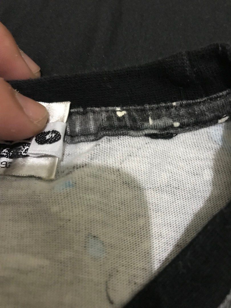 Bape Big Head Glow (Category: Activewear) located in Paniqui. Submitted by tuzzy_will (Listing ID 1331525650, Image 3). Description: Details W: 22 L: 24.5 Color Rate: 9/10 Conditions: 9/10 Issue: Cut Wash tag .