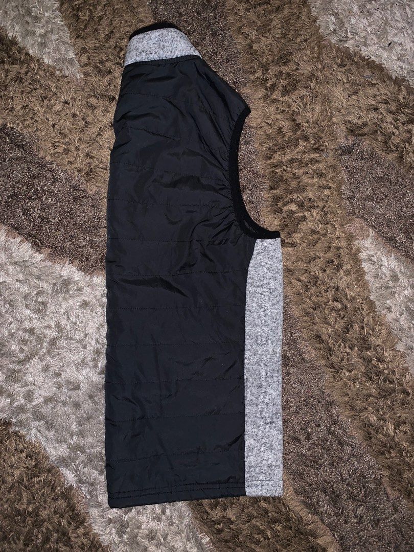 puffer vest (Category: Vests) located in Pasig City. Submitted by tuscano (Listing ID 1331465630, Image 2). Description: L on tag super comfy ng material. almost new di masyado nagamit. price is still negotiable just dm me!.