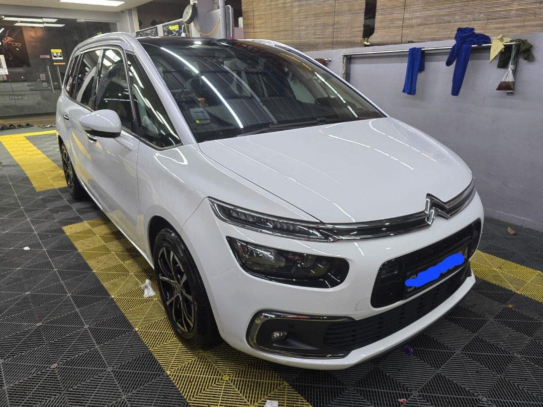 Citroen C4 Grand Picasso 1.6 L. 7 Seaters Diesel Auto (Category: Used Cars) located in Singapore. Submitted by alvinc001 (Listing ID 1331509154, Image 2). Description: Moonroof. 1.6 Diesel No accident. 7 years warranty by Cycle and Carriage. Warranty just expired in July 2024. Car maintained by Cycle and Carriage workshop (239 Alexandra) for seven years. No defect in car. Except moonroof curtain not able to close. Can pay workshop about $100 to p