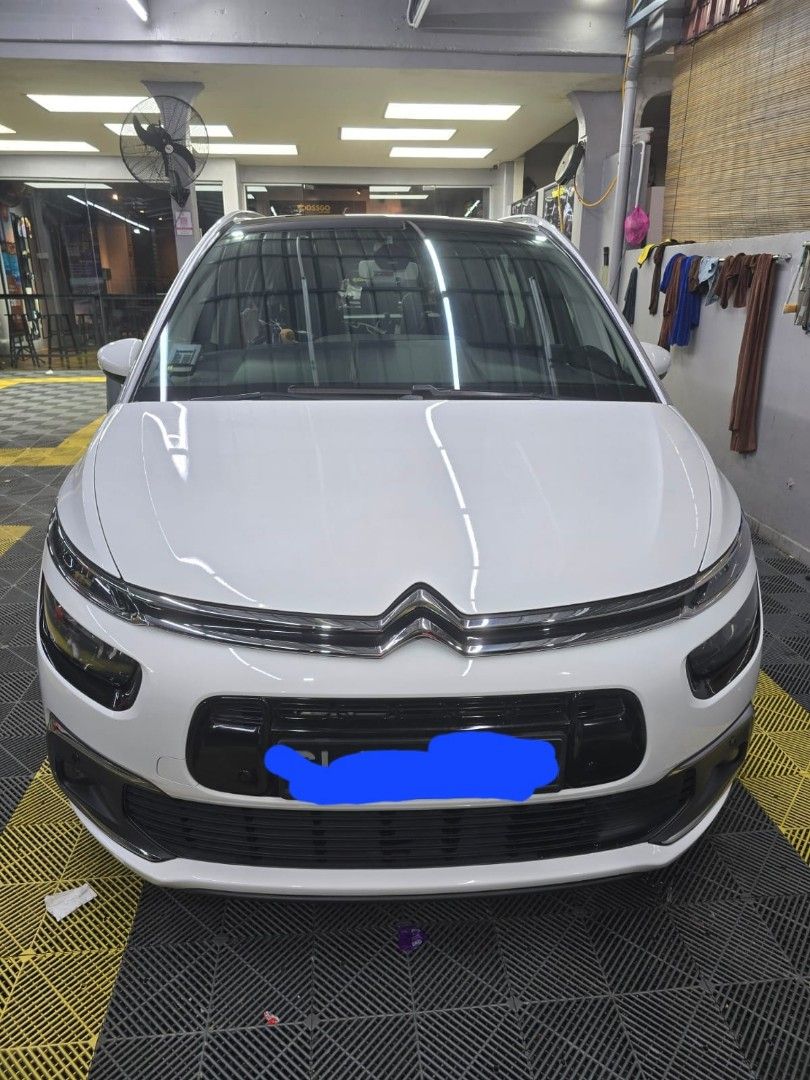 Citroen C4 Grand Picasso 1.6 L. 7 Seaters Diesel Auto (Category: Used Cars) located in Singapore. Submitted by alvinc001 (Listing ID 1331509154, Image 1). Description: Moonroof. 1.6 Diesel No accident. 7 years warranty by Cycle and Carriage. Warranty just expired in July 2024. Car maintained by Cycle and Carriage workshop (239 Alexandra) for seven years. No defect in car. Except moonroof curtain not able to close. Can pay workshop about $100 to p