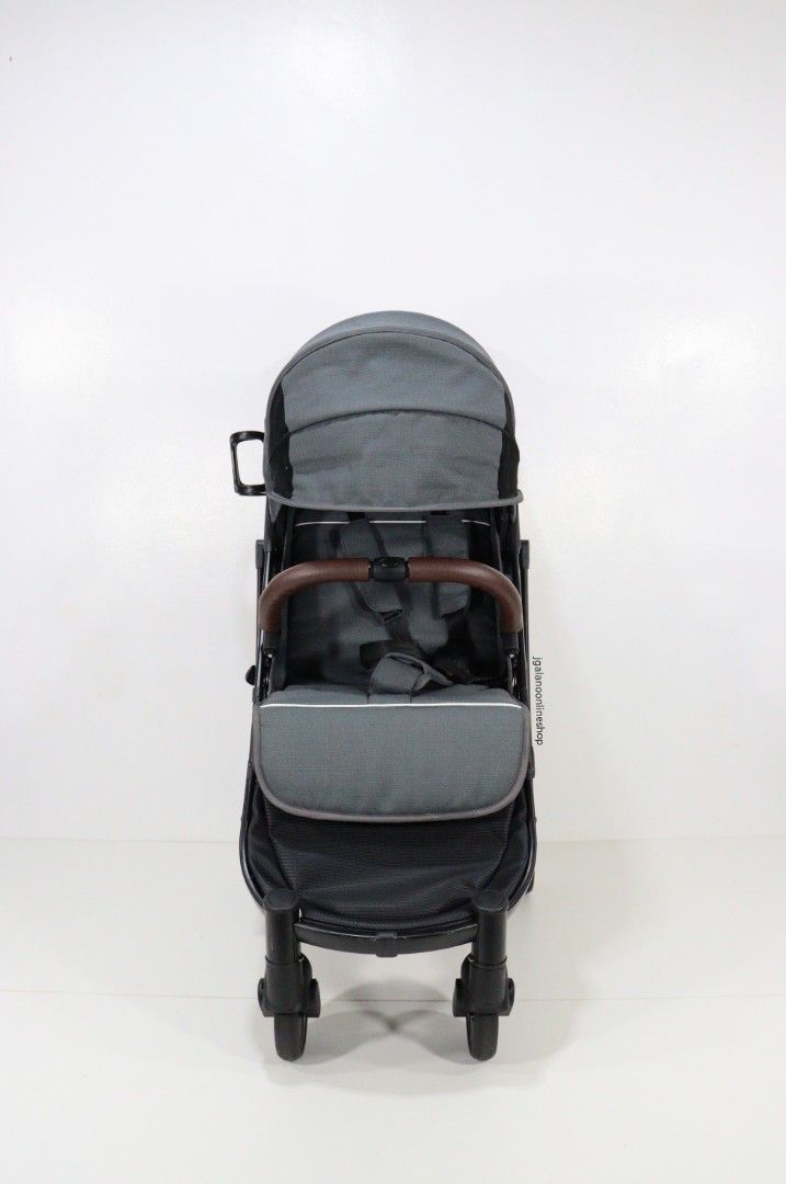 Compact Fold Stroller Cabin Stroller Elenire Sesto same Looping Squizz Keenz Air (Category: Strollers) located in Valenzuela. Submitted by jgalano1 (Listing ID 1331503751, Image 1). Description: Stroller Brand: Elenire Sesto Lite Condition: Used from Korea. In good condition with few scratches. Age Recommendation: Newborn to toddler. Maximum weight limit is up to 20kgs. Features: -Plane-travel-friendly stroller with an ultra-compact fold (suitabl