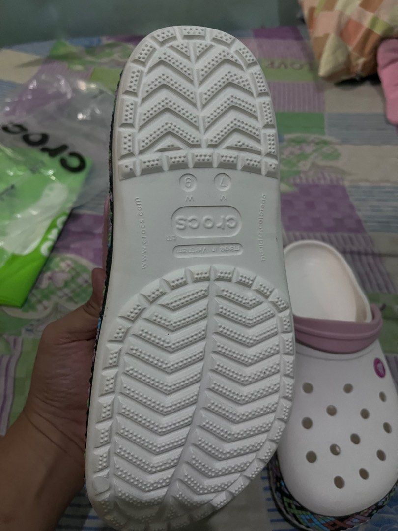 Crocs clog White pink Women s Fashion Footwear Slippers and slides on Carousell