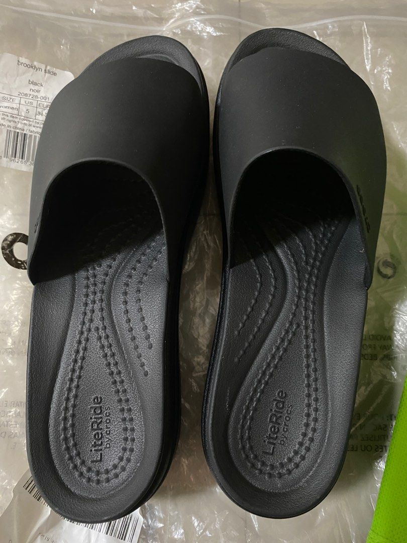 Crocs Women Brooklyn Slide (original) (Category: Slippers and slides) located in Bolinao. Submitted by ljs.shop (Listing ID 1331504952, Image 2). Description: Used Once Like New Size 34-35 OP: 3500 Free Sf Mode of payment: GCASH Courier: j&t.