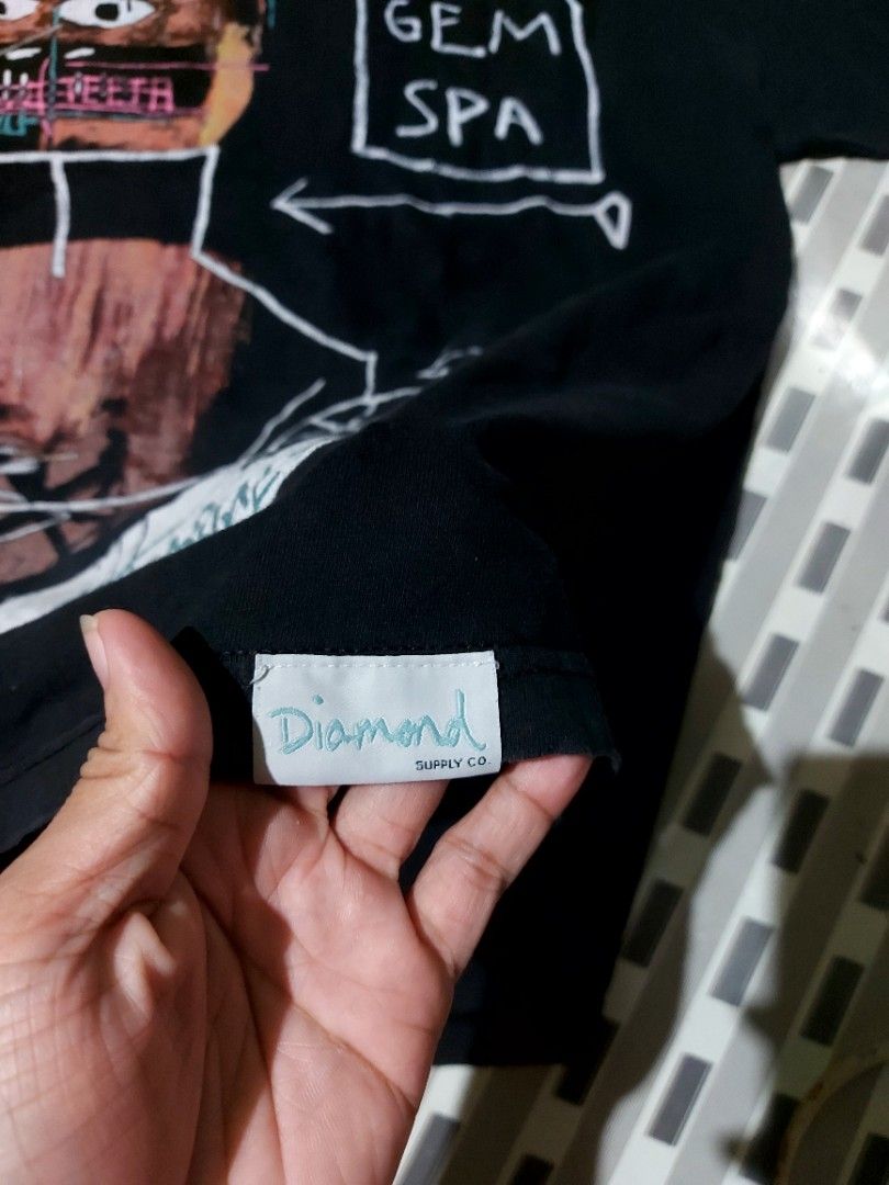 Diamond Supply co x Basquiat (Category: Activewear) located in Lucena. Submitted by fromkalkaltokalakal (Listing ID 1331497169, Image 3). Description: DSC × BASQUIAT XLARGE (25.5×30) FRESH FROM BALE 9/10 COLOR DEO STAIN/PINHOLE SHIPPED.
