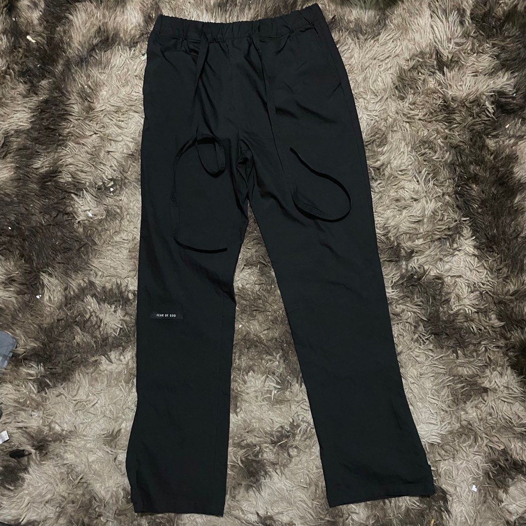 Fear Of God Pants (Category: Trousers) located in San Fernando. Submitted by dopaminesupplyy (Listing ID 1331492001, Image 1). Description: Size 30-32 Length 41.5 No issue .