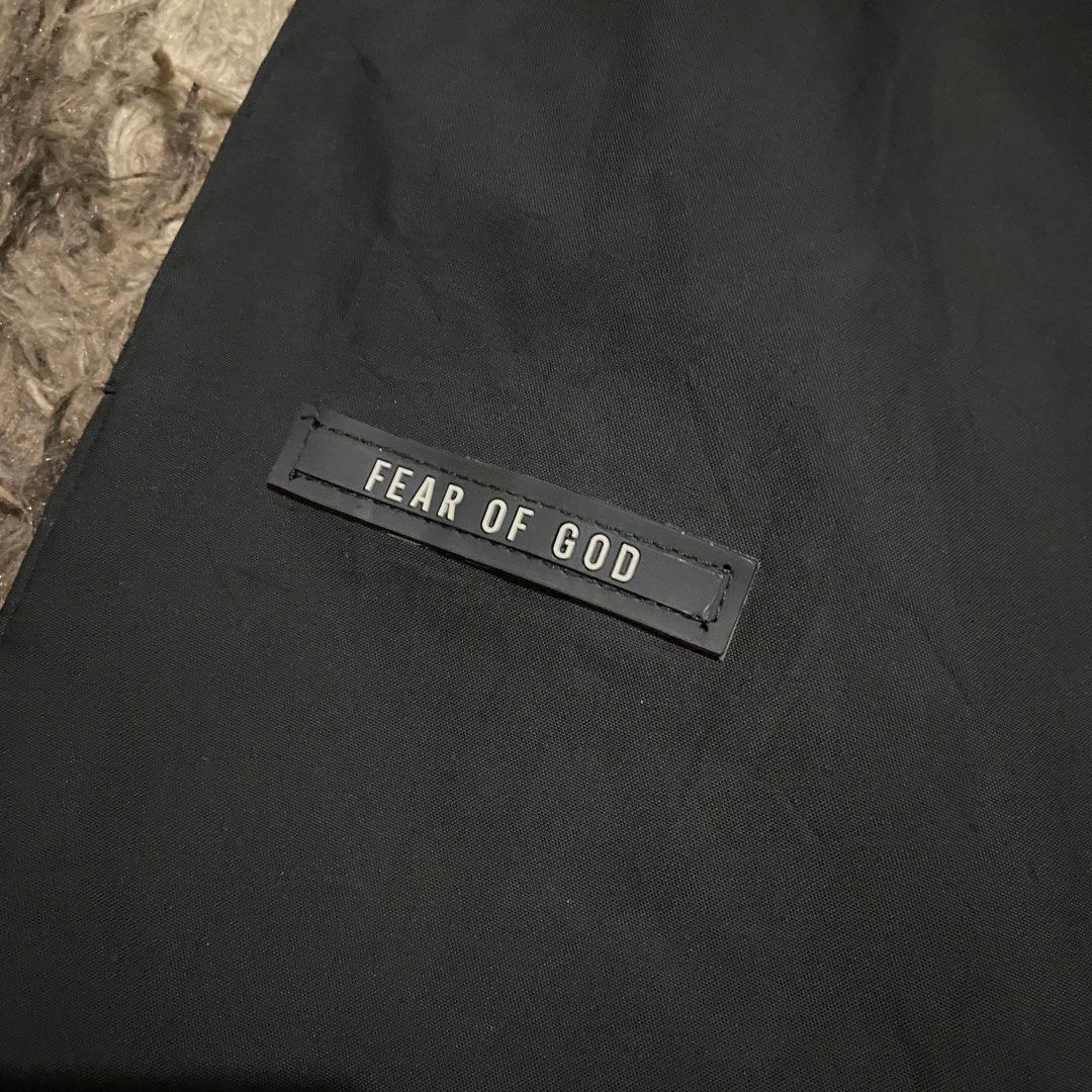 Fear Of God Pants (Category: Trousers) located in San Fernando. Submitted by dopaminesupplyy (Listing ID 1331492001, Image 3). Description: Size 30-32 Length 41.5 No issue .