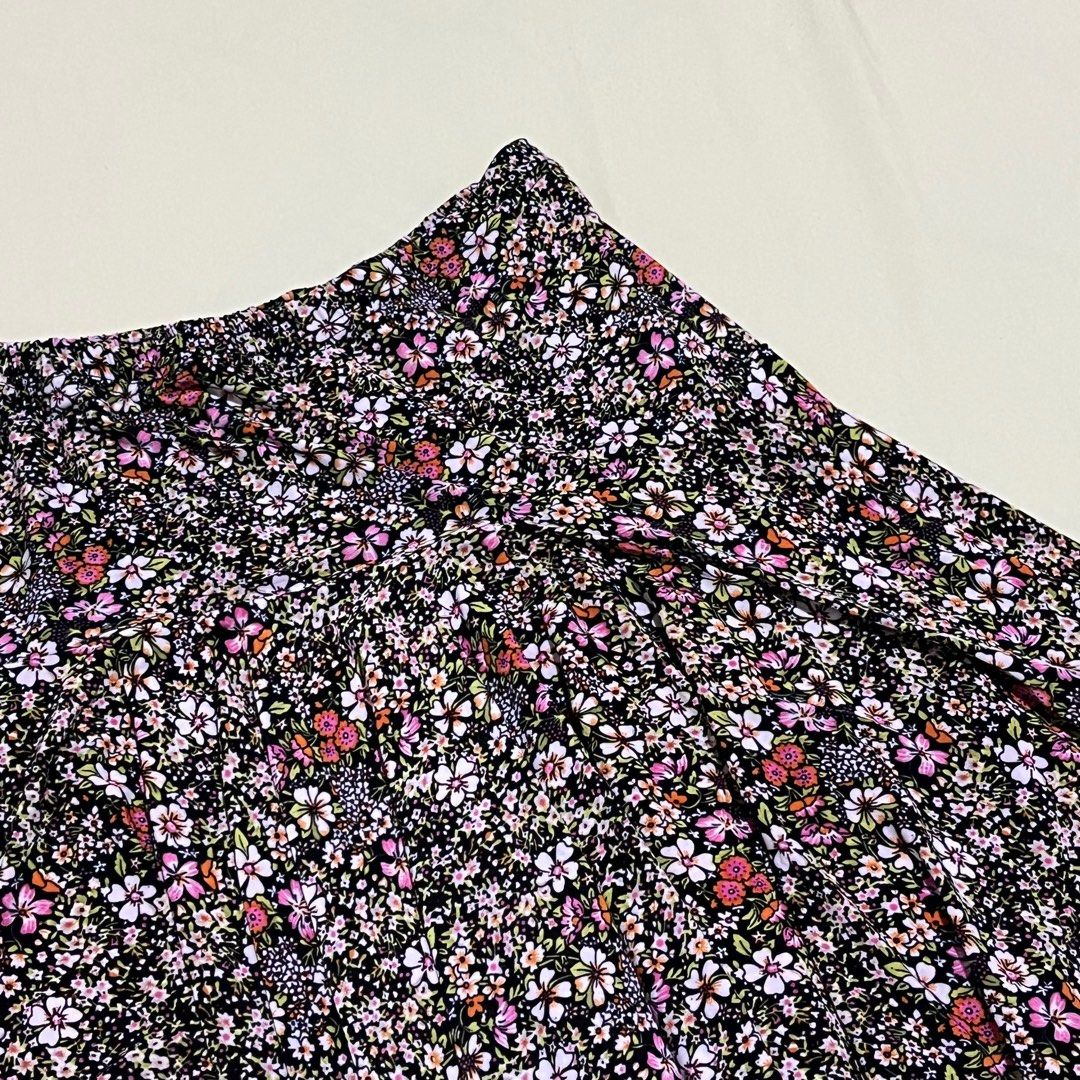 Floral Short Skirt (Category: Skirts) located in Bustos. Submitted by kyeehy (Listing ID 1331543108, Image 2). Description: Can be paired with long sleeve cardigan tops. RFS: Doesnt fit anymore;) Rules: No return or refund. Item will only be shipped or delivered once payment is made.