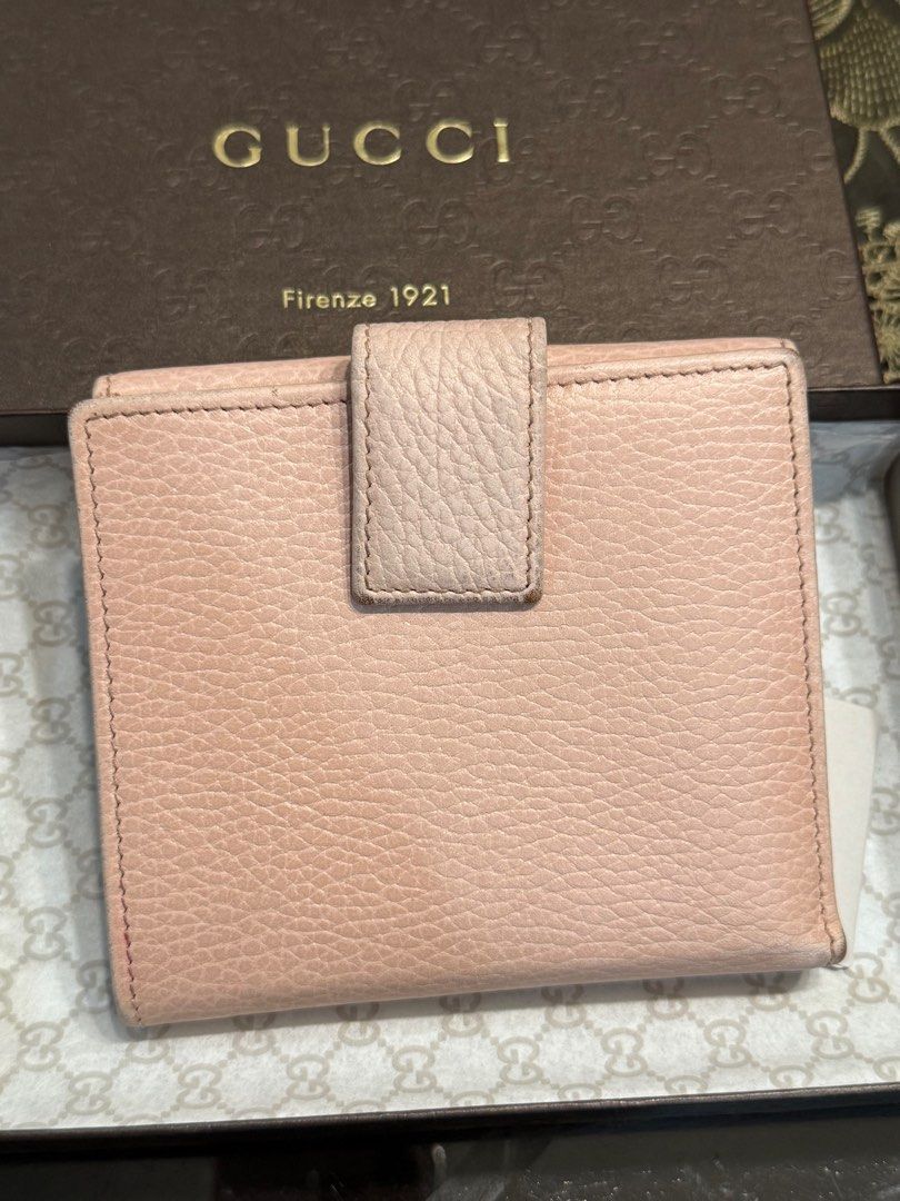 Gucci Short (Category: Luxury Bags & Wallets) located in Las Pinas. Submitted by sofiaadeline (Listing ID 1331506604, Image 2). Description: Gucci short wallet. With minimal flaws, and tarnishing sa front logo. Overall presentable & nice pa! No major issues. Guaranteed authentic!! Money back guaranteed! 📍Las Piñas / Parañaque.