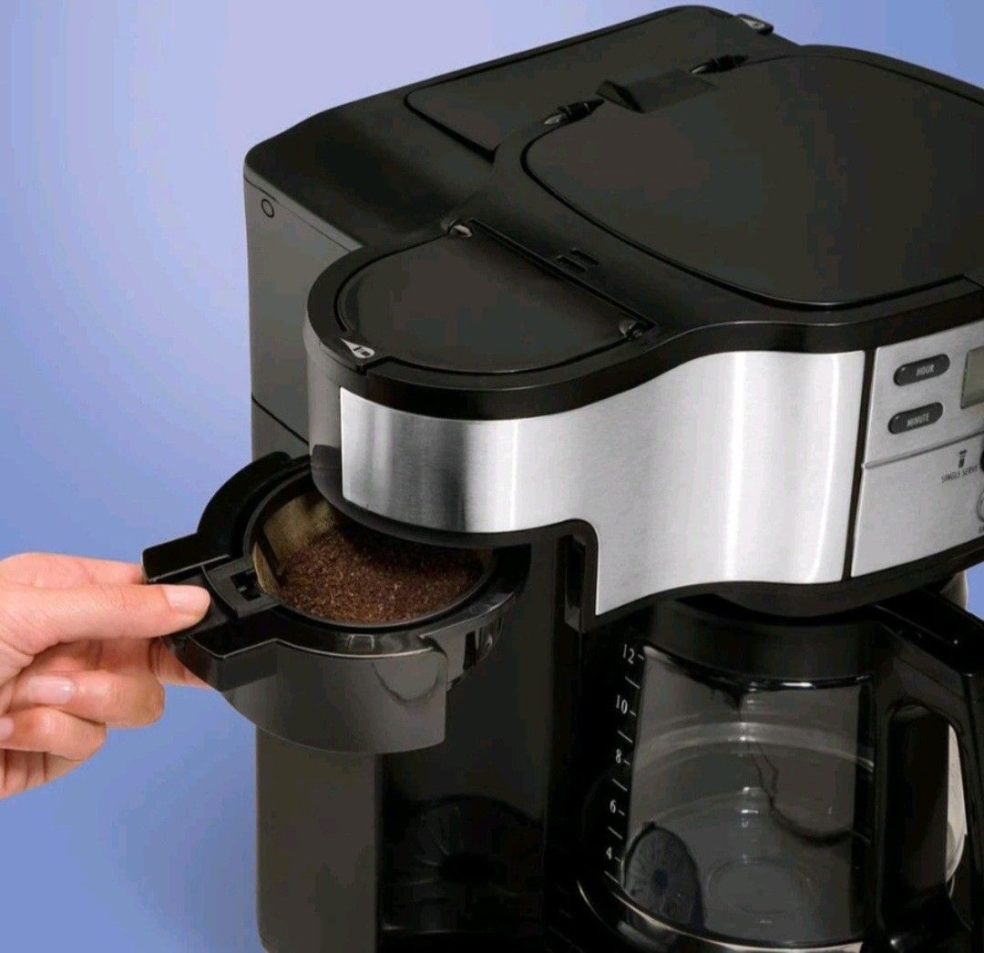 Hamilton Beach 2-way Brewer Coffee Machine 110 Volts (Category: Coffee Machines & Makers) located in Valenzuela. Submitted by absolutelychick (Listing ID 1331555886, Image 2). Description: Have coffee your way virtually every day with the Hamilton Beach 2-Way Brewer Model# 49980Z. This compact two-in-one appliance gives you twice the options compared to other makers. Its construction features durable and long-lasting stainless steel. The glass ca