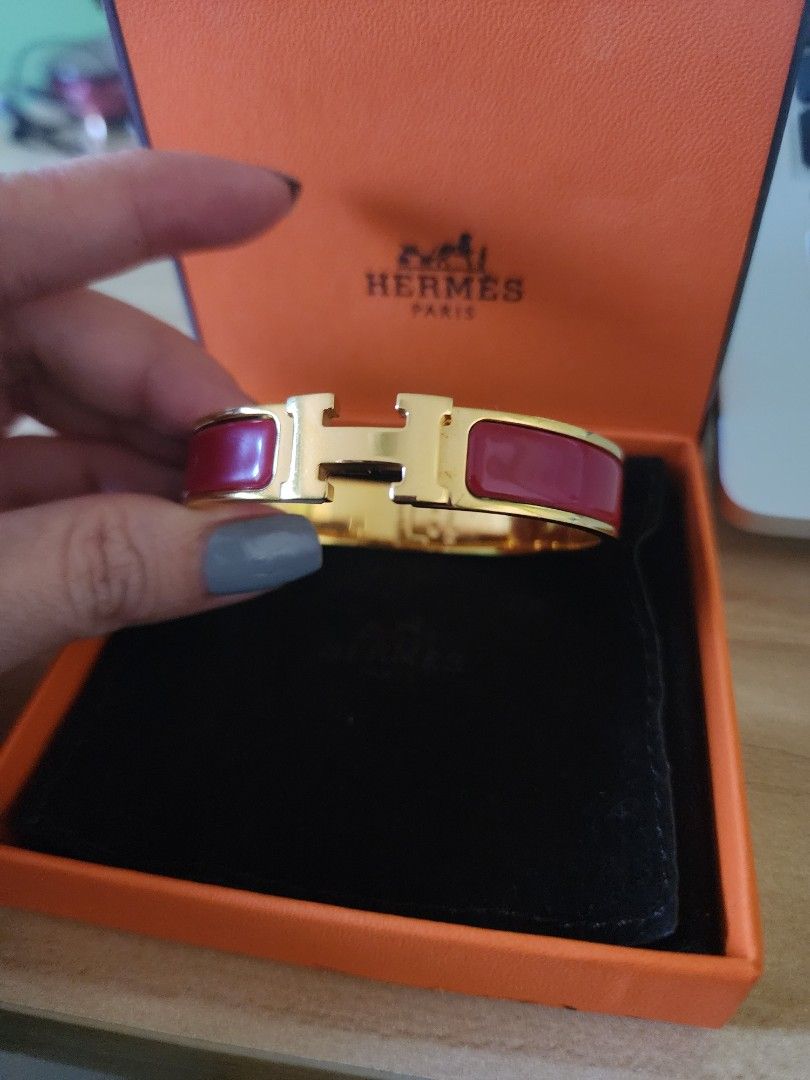 Hermes Clic Clac (Category: Luxury Accessories) located in Rizal. Submitted by SassyCitiPH (Listing ID 1331454069, Image 2). Description: Hermes ClicClac 100% Original with dustbag, box Personal item, dont get to use it maybe 2x.😊 FB: Sassy Citi.