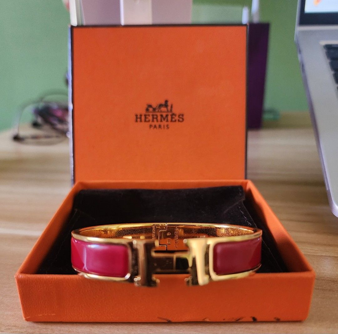 Hermes Clic Clac (Category: Luxury Accessories) located in Rizal. Submitted by SassyCitiPH (Listing ID 1331454069, Image 1). Description: Hermes ClicClac 100% Original with dustbag, box Personal item, dont get to use it maybe 2x.😊 FB: Sassy Citi.