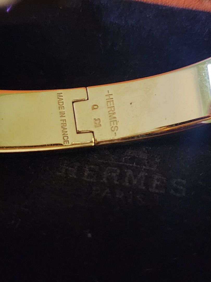 Hermes Clic Clac (Category: Luxury Accessories) located in Rizal. Submitted by SassyCitiPH (Listing ID 1331454069, Image 3). Description: Hermes ClicClac 100% Original with dustbag, box Personal item, dont get to use it maybe 2x.😊 FB: Sassy Citi.