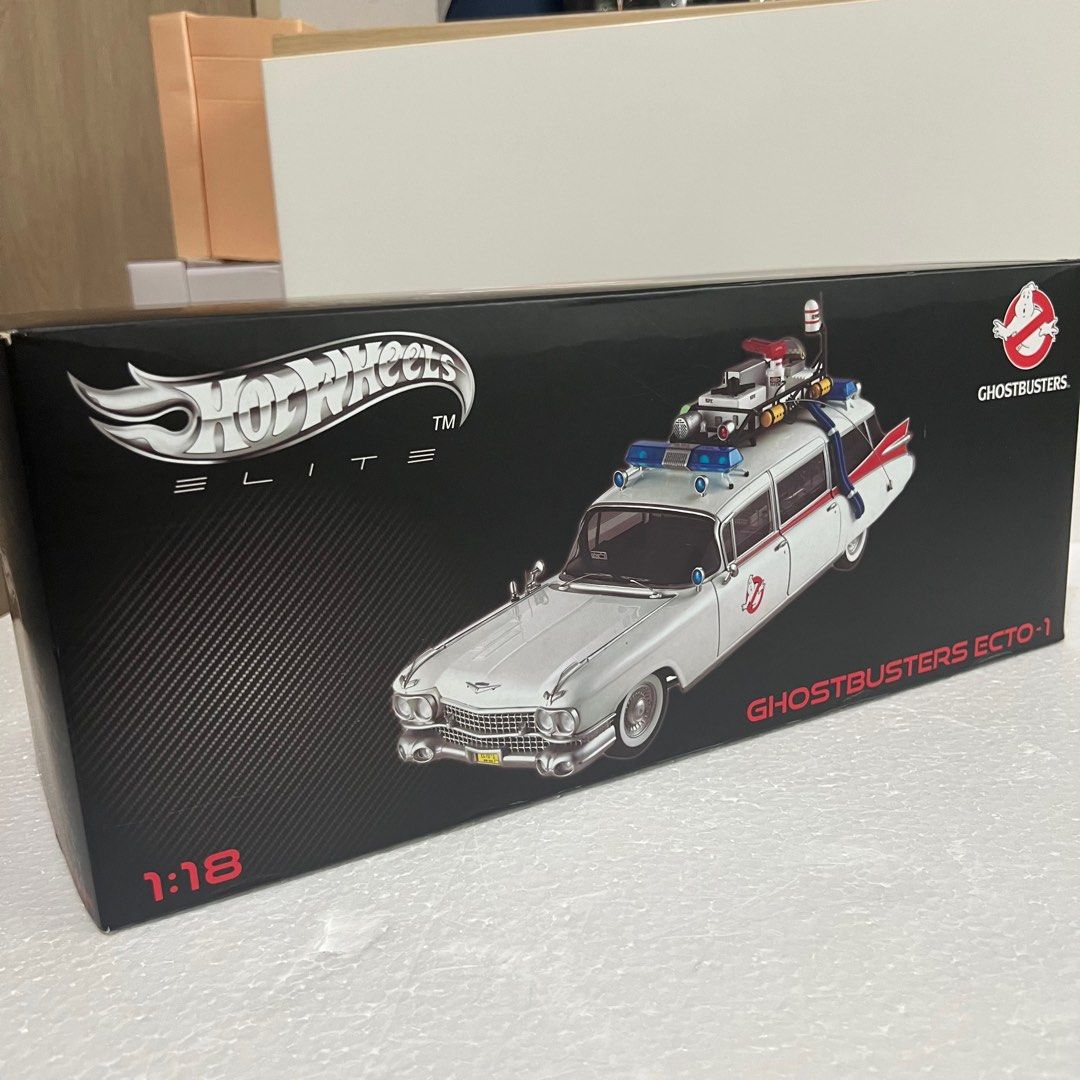 Hot Wheels Elite 1/18 Ghostbusters Ecto-1 (W1176), Hobbies