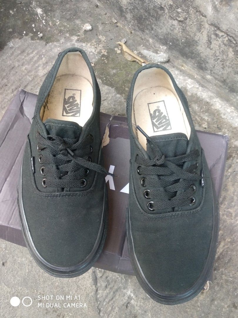Jual sepatu Vans ounthentic Made in usa original size 41 bisa byar d tempat Fesyen Pria Sepatu Sneakers di Carousell