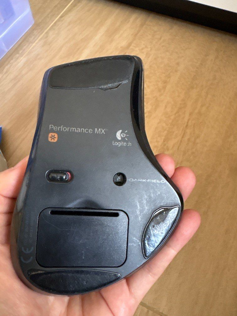 Logitech performance Mx (Category: Mouse & Mousepads) located in Singapore. Submitted by fluffluf (Listing ID 1331417632, Image 3). Description: Well used, functional, Missing usb connector With stains and scratches.