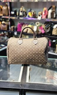 (Category: ) located in . Submitted by designerbagss (Listing ID 1331460393, Image 1). Description: .