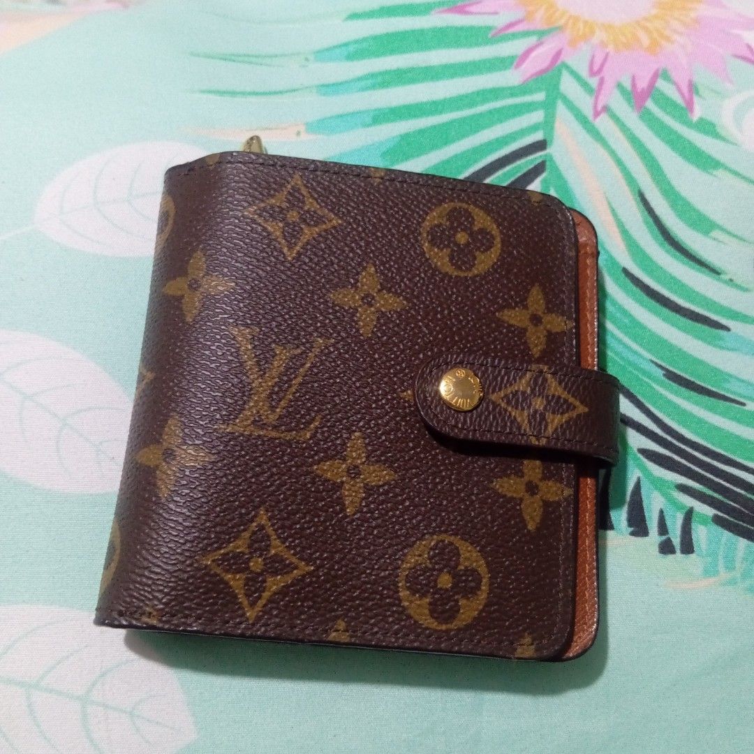 LV wallet (Category: Luxury Bags & Wallets) located in Bacolod City. Submitted by liezel_121920 (Listing ID 1331484647, Image 1). Description: .