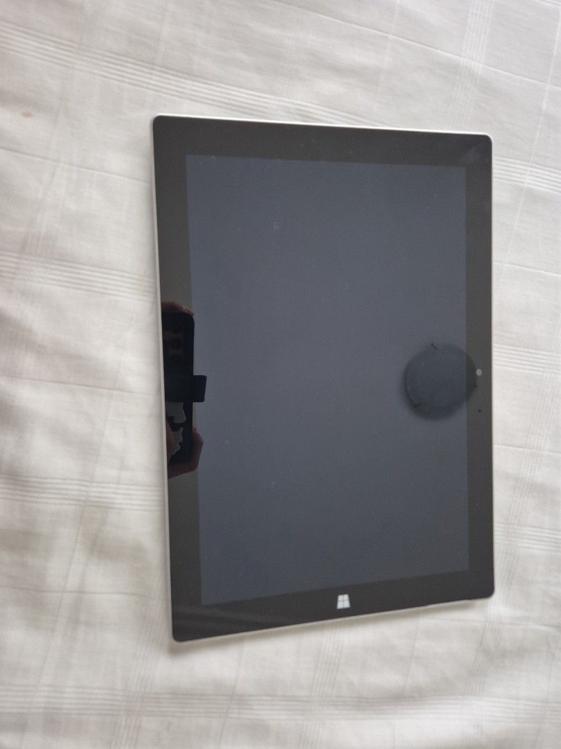 Microsoft surface 3 (Category: Laptops & Notebooks) located in Singapore. Submitted by thatrandomguy123 (Listing ID 1331464483, Image 1). Description: .