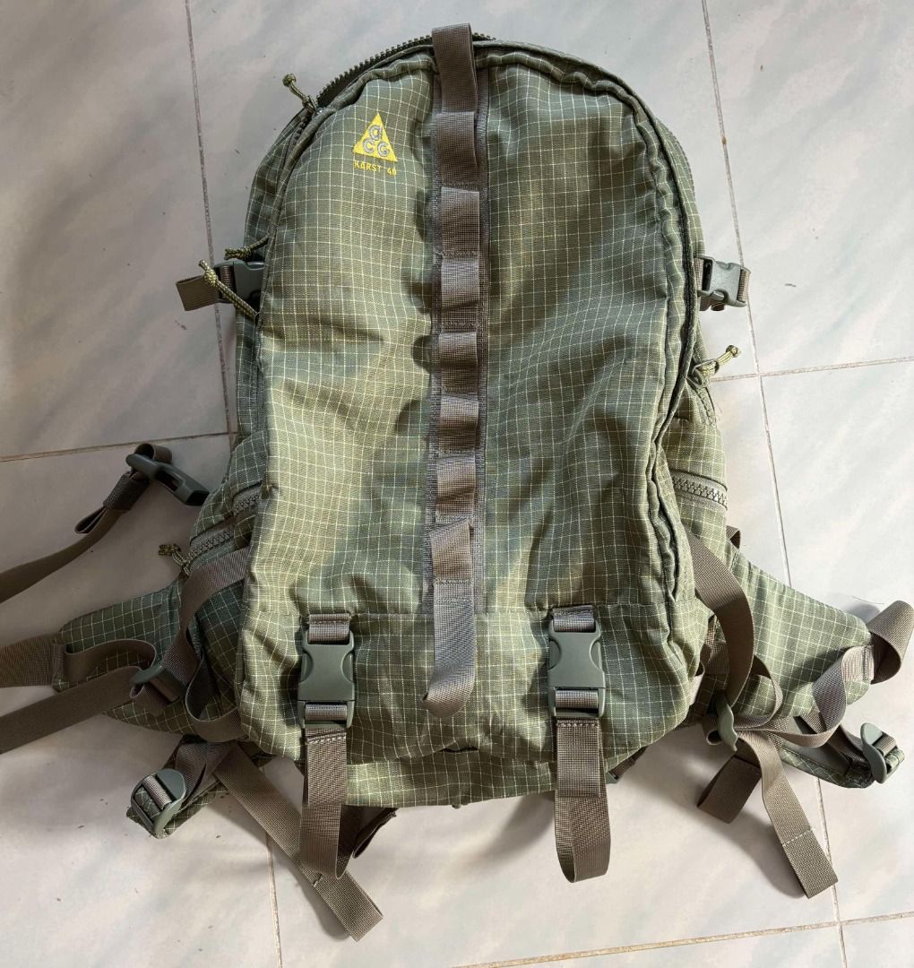 Nike 40l backpack top