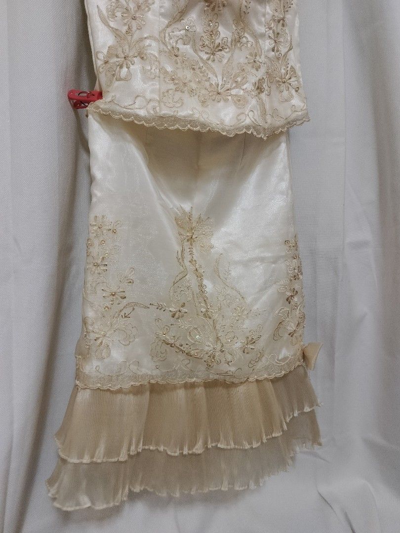 Ninang wedding sponsor dress (Category: Traditional & Ethnic wear) located in Lipa City. Submitted by piajustine_02 (Listing ID 1331483536, Image 3). Description: small waist- 27 -28.