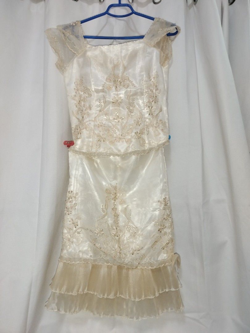 Ninang wedding sponsor dress (Category: Traditional & Ethnic wear) located in Lipa City. Submitted by piajustine_02 (Listing ID 1331483536, Image 2). Description: small waist- 27 -28.
