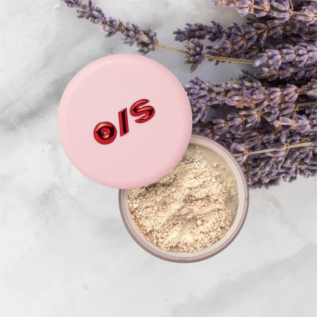 One Size Setting Powder (Category: Makeup) located in Quezon City. Submitted by porhamie (Listing ID 1331485052, Image 2). Description: A finely-milled blurring powder for all day wear, 24-hour shine control, and a soft matte finish..