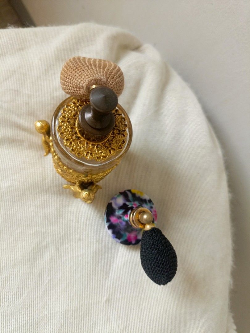 Perfume diffuser (Category: Fragrance & Deodorants) located in Taguig. Submitted by madisam (Listing ID 1331450640, Image 2). Description: for both good for display small diffuser is working.