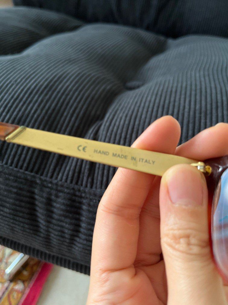 Retrosuperfuture Optical frames (Category: Sunglasses & Eyewear) located in Singapore. Submitted by experimentzero (Listing ID 1331413797, Image 4). Description: CLEARANCE PRICE! Must Go! Cool retro design - tortoiseshell and gold Made in Italy The frame needs to be re-aligned slightly at the specs shop (see last pic).