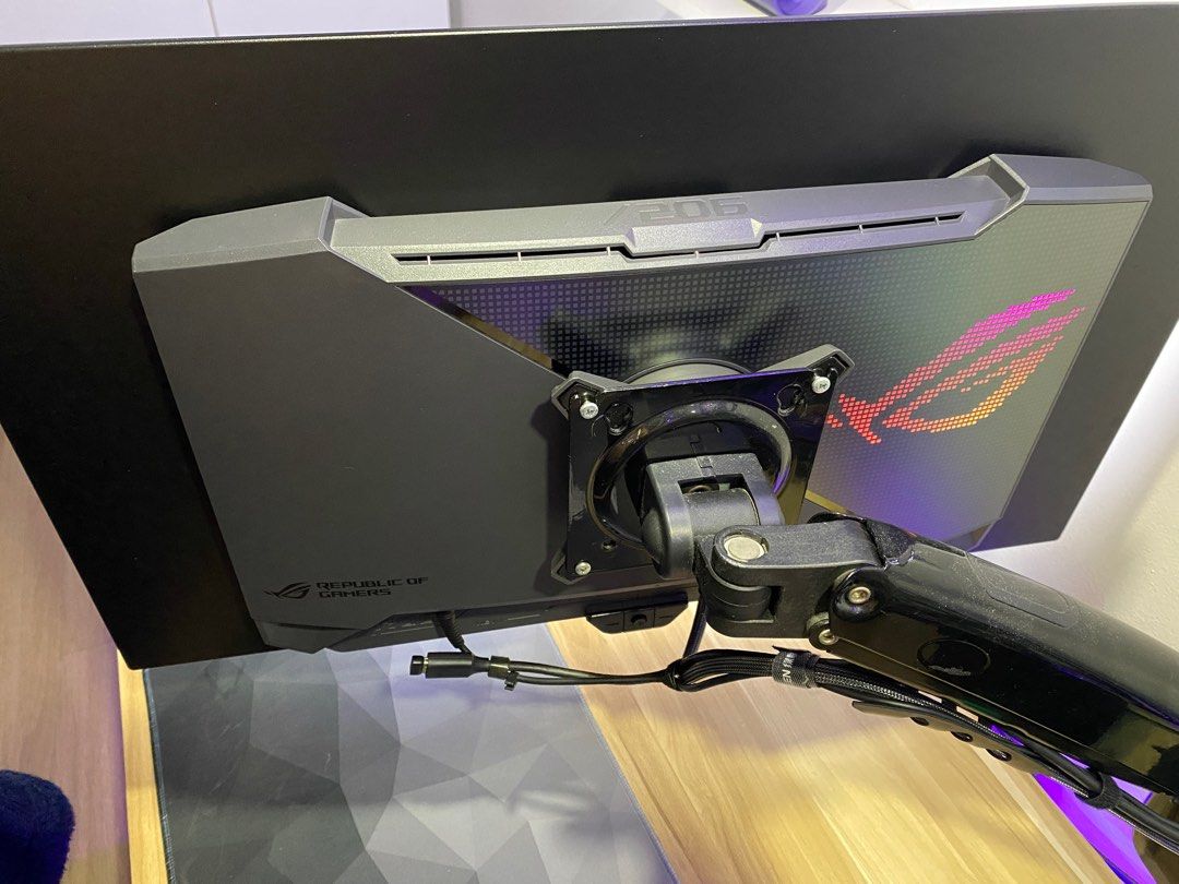 ROG SWIFT OLED PG27AQDM (Category: Monitor Screens) located in Quezon City. Submitted by ItsSeventy (Listing ID 1331446159, Image 3). Description: Unli test No issue No stuck pixel No burn in Only pickup Complete accessories, box, pouch, Pristine condition. DOP: 10/16/23 .