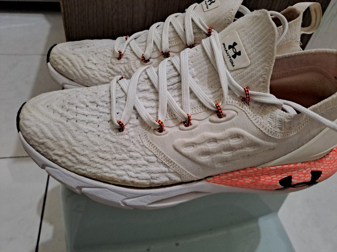 Sepatu Under Armour Phantom Speedform
