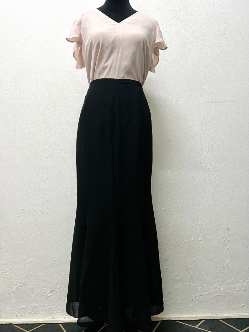 STYLE318 M size black maxi skirt long peplum skirt size 30 Women s Fashion Muslimah Fashion Bottoms on Carousell
